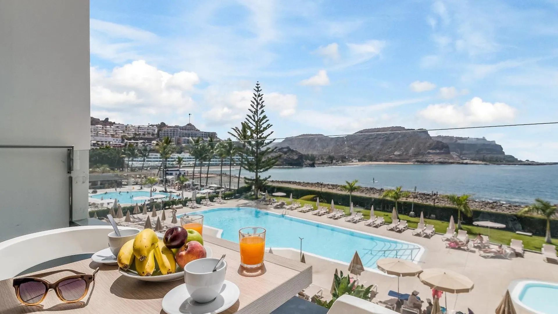 Home2Book Gorgeous Oceanfront Studio Mogan, Views