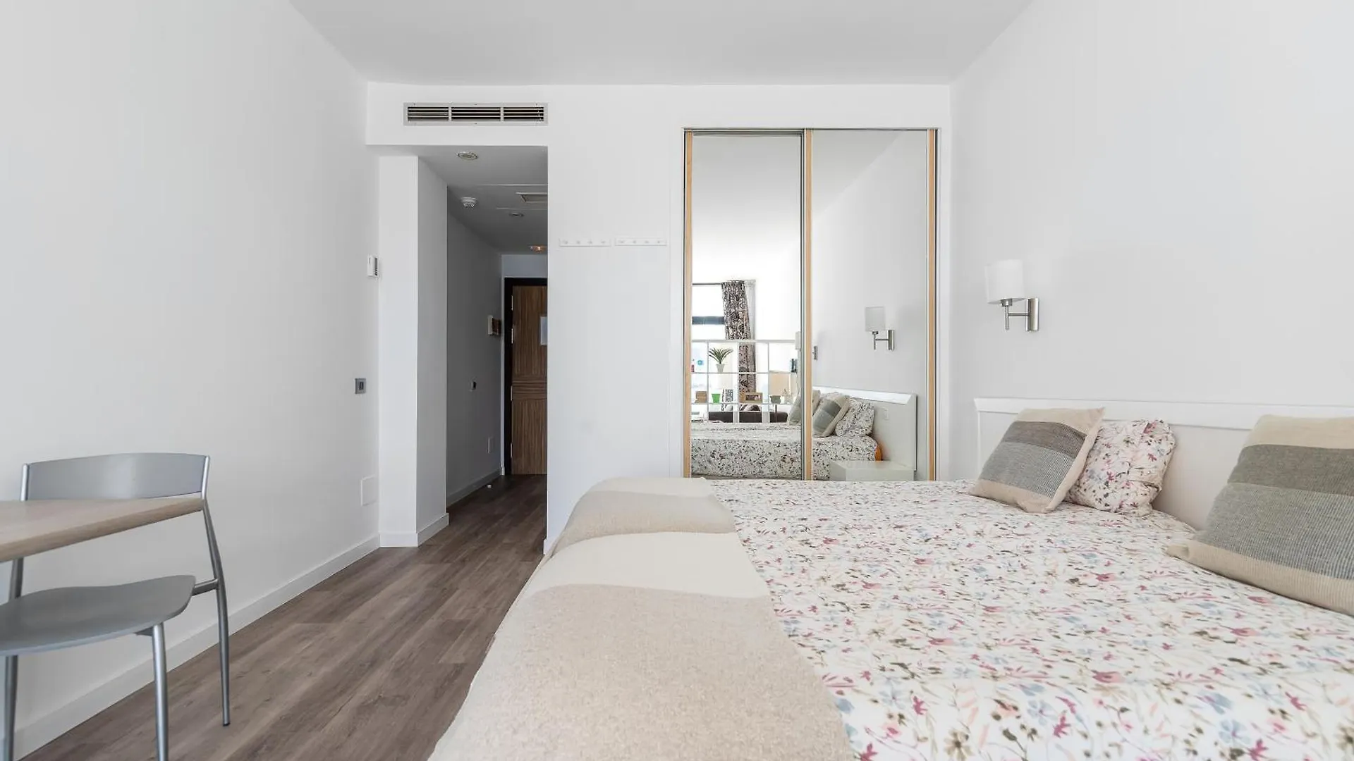 Home2Book Gorgeous Oceanfront Studio Mogan, Views 0*,